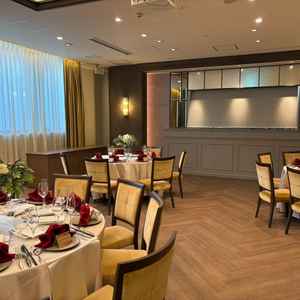 披露宴会場が2種類から選べて、木目調でシックな印象の雰囲気が良かった。