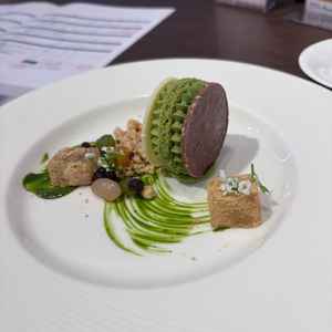 デザートの試食。見た目も華やかで美味しかった。デザートまで試食できるのが珍しいと感じた。