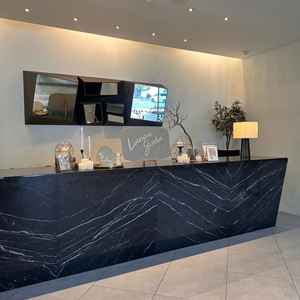 入ってすぐにカウンター。