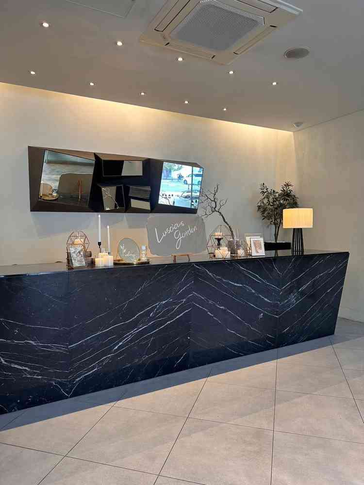 入ってすぐにカウンター。