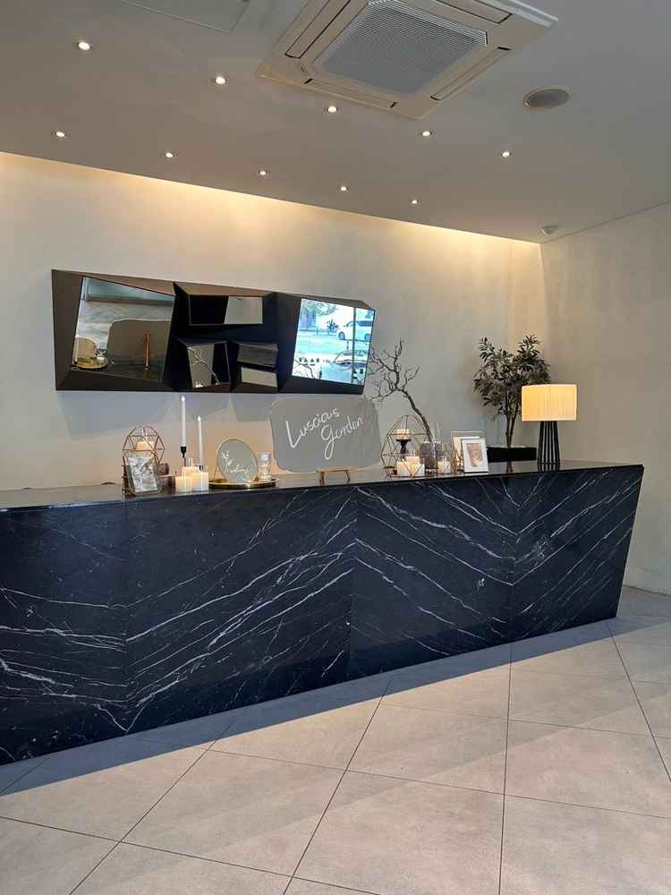 入ってすぐにカウンター。