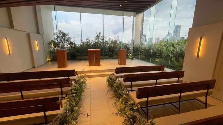 自分たちもゲストからも、大きな窓から横浜の景色を望むことができる素敵な空間。