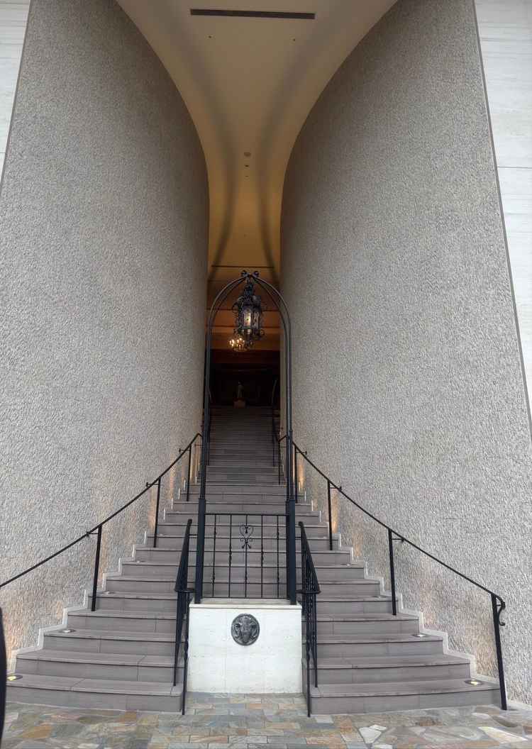 チャペルのすぐ前に写真撮影の場があり記念の1枚が撮れると思いました。