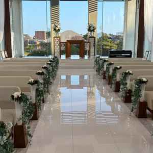 チャペルが床が反射してウエディングドレスが映えていいなと思った