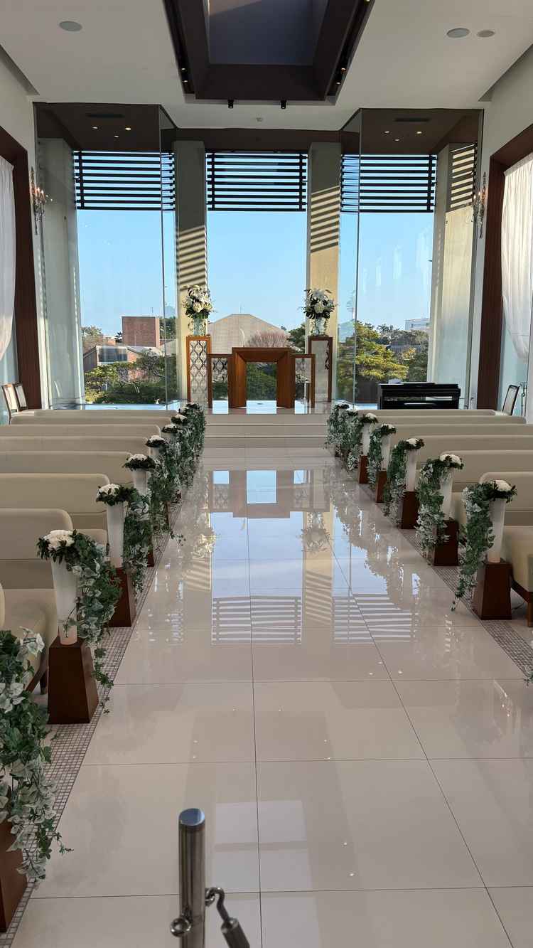 チャペルが床が反射してウエディングドレスが映えていいなと思った