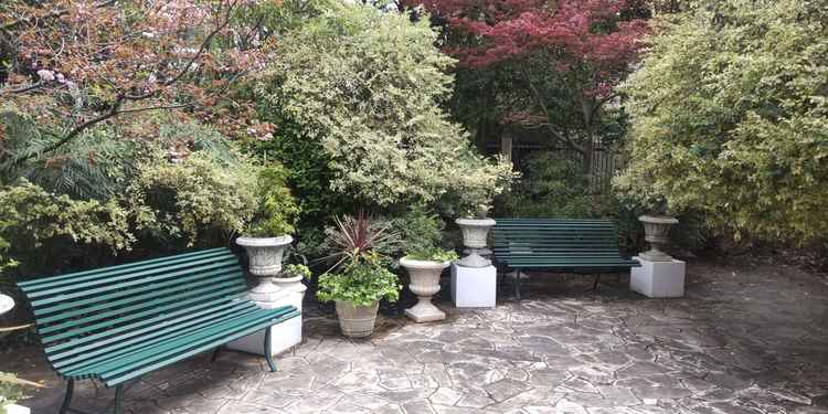 披露宴会場からつながるお庭。自由に使用してよいそうで、ワンちゃんも制限無く利用できるそうです。