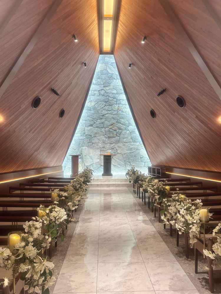 中央の石段と木の色も暖かい雰囲気で一番好きなところです。