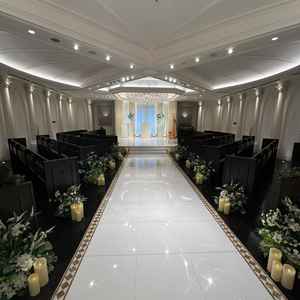 対面式チャペル。都内でも珍しいと思います。ゲストとの距離感も近く、席がななめなのでゲストも見やすい！