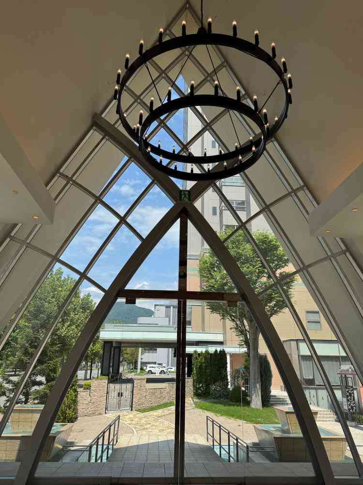 式場の入り口です。披露宴会場、宿泊施設となる正面のホテルまですぐ移動できました。