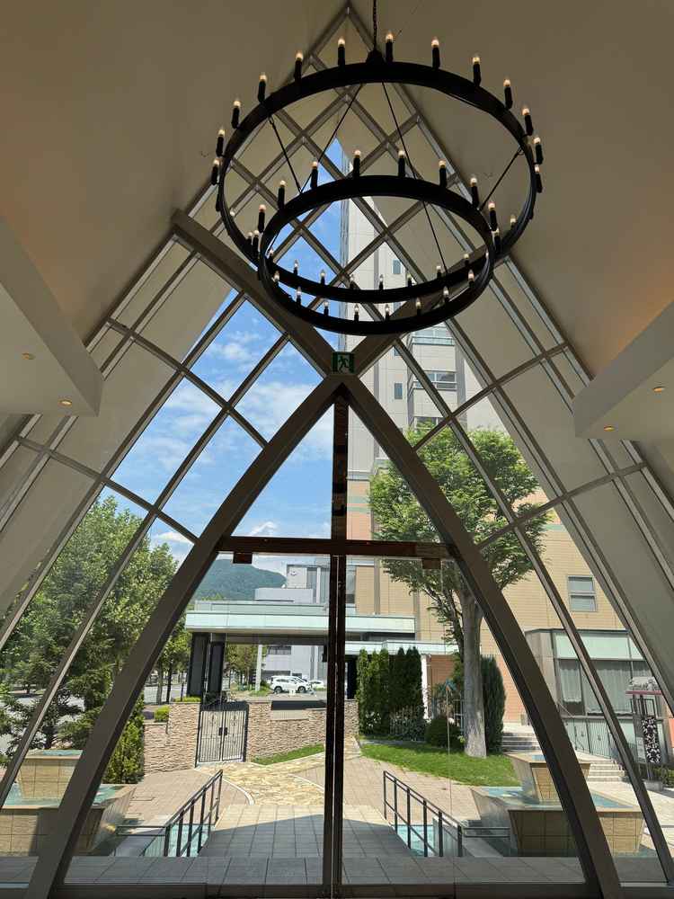 式場の入り口です。披露宴会場、宿泊施設となる正面のホテルまですぐ移動できました。