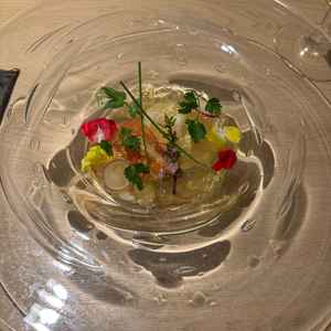 お料理は中華のコースとなります。爽やかな出汁の効いたジュレとの相性が良かったです。