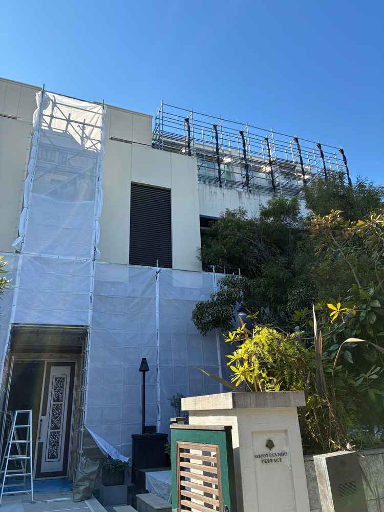 リニューアル中のエントランス。リゾート風な感じになるらしい。