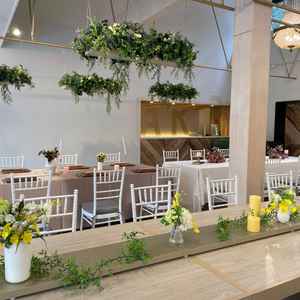 現在は簡素な仕上がりですが、花とクロスで大分変わるようです。