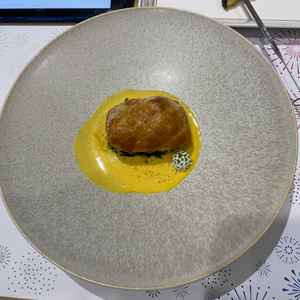 試食でいただいた魚のパイ包み。アニヴェルセルといったらコレ！という料理らしく、非常に美味しかったです