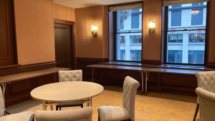 待合室です。厳かな雰囲気で落ち着きのあるお部屋でした。