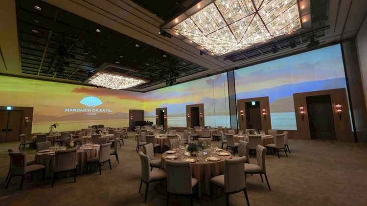 披露宴会場です。プロジェクションマッピングが迫力がありました。