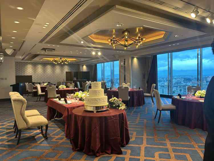 17階の披露宴会場。高さ制限のある京都の中に、特例で建てられた高層建築。