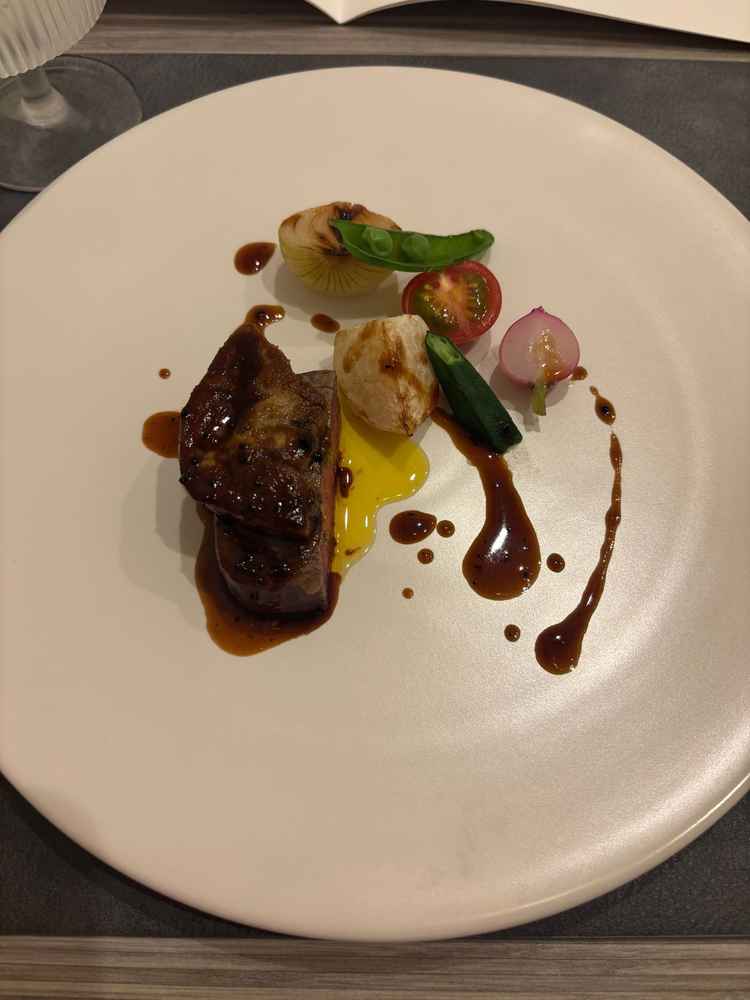 フォアグラとステーキがとても美味しく、おしゃれと料理についても満足することができた。