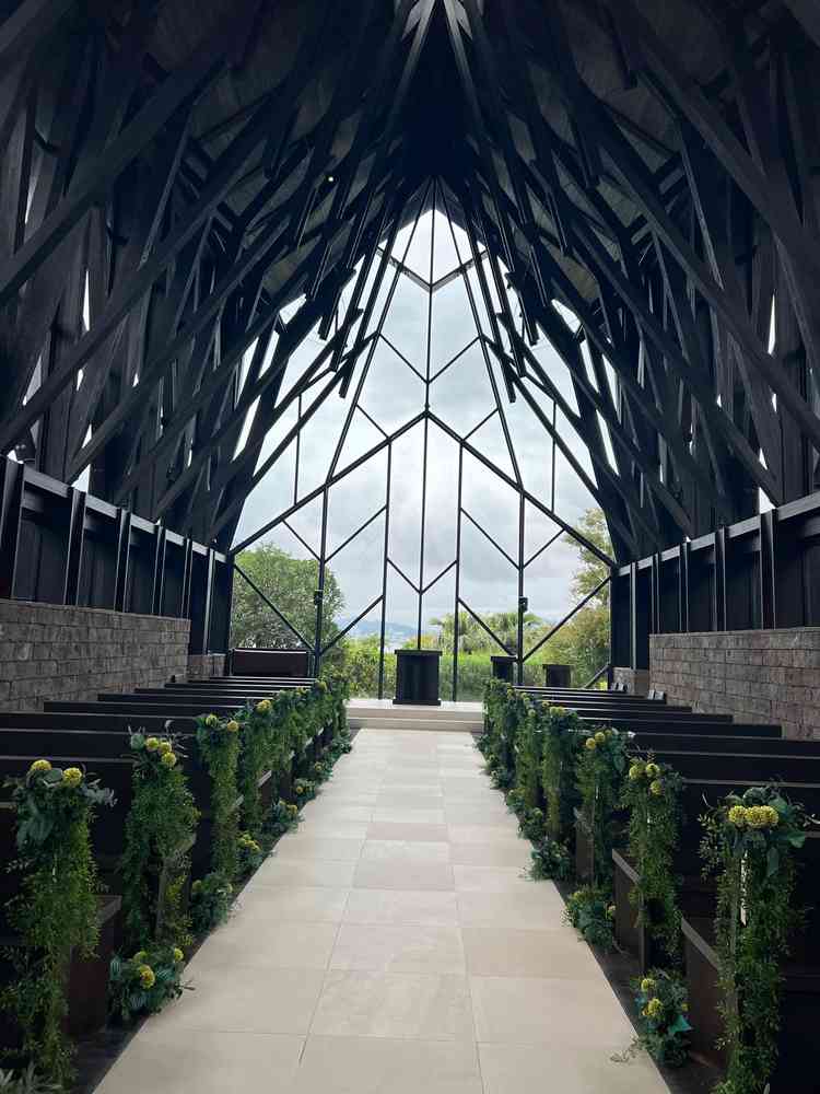 森をテーマにしたチャペル。まるで森の中にいるような、木の温かみを存分に感じることができるチャペル。