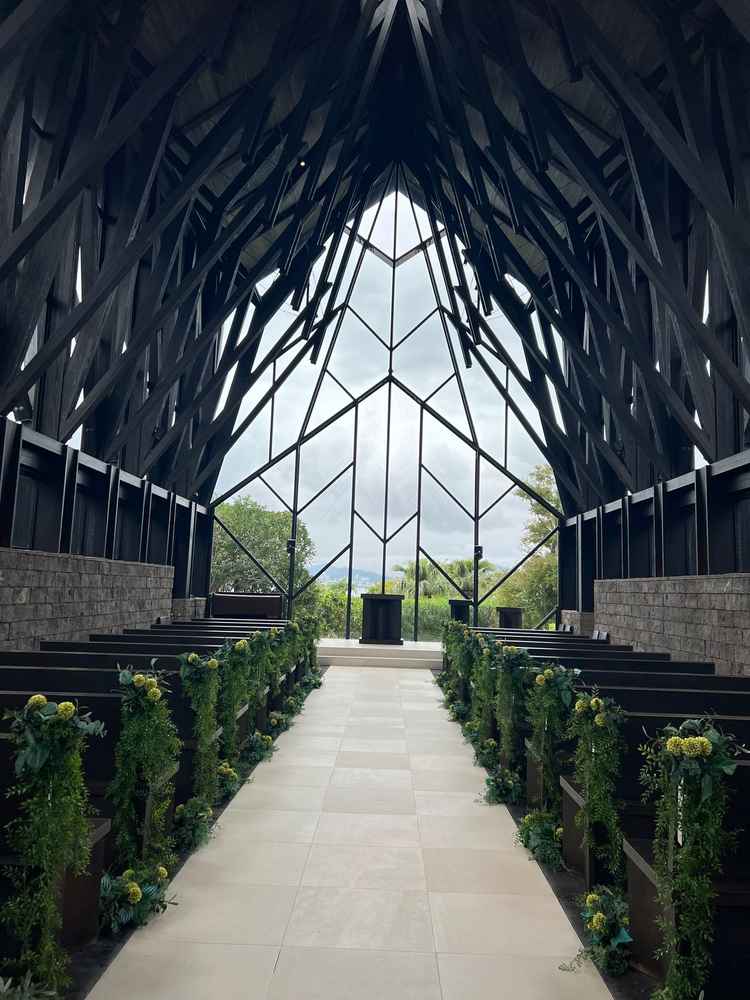 森をテーマにしたチャペル。まるで森の中にいるような、木の温かみを存分に感じることができるチャペル。