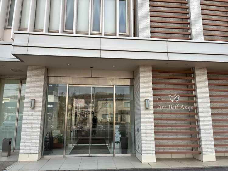 こちら外観となっており、白を基調とした明るい雰囲気があり素晴らしかったです。