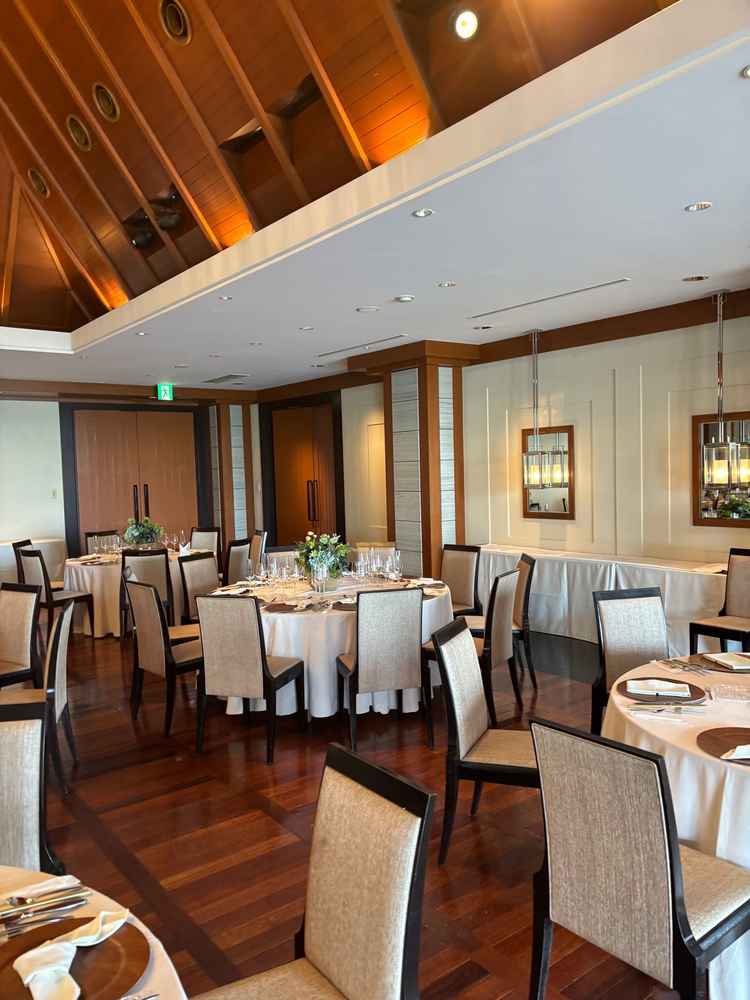 披露宴会場。光が入ってとても開放感がありました。