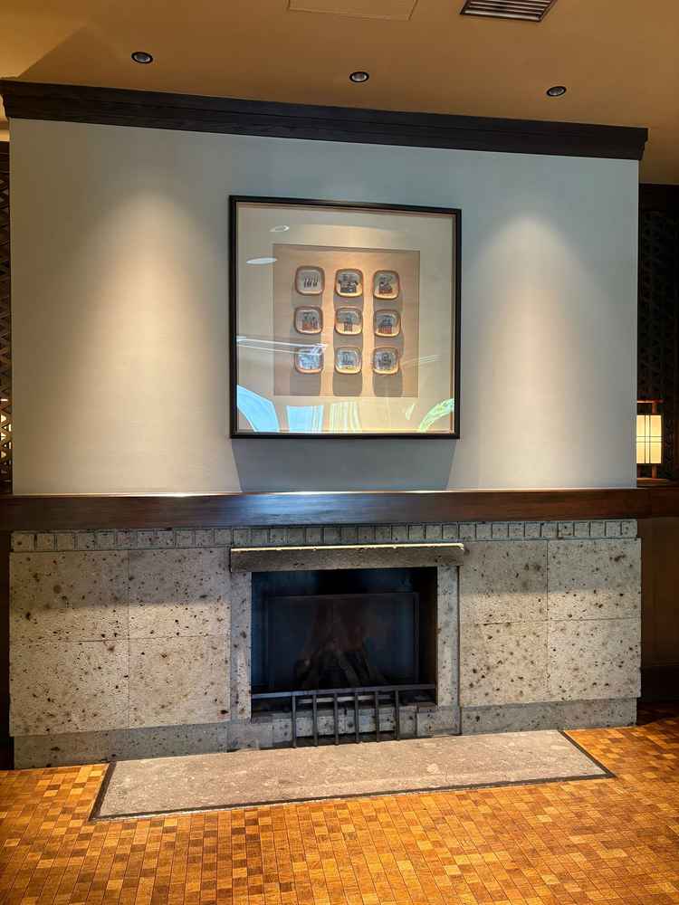 暖炉。今は夏なので付けていないけど、寒い季節はずっと付いているそう。夏でも挙式前の前撮りで点可能。