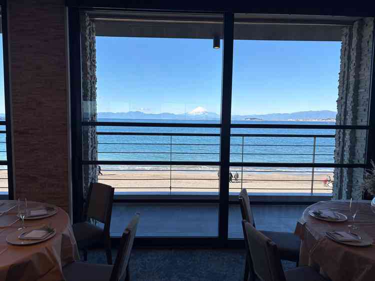 披露宴会場から見える富士山