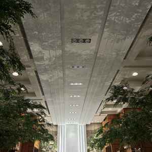 チャペルの上質さと天井が素敵だった