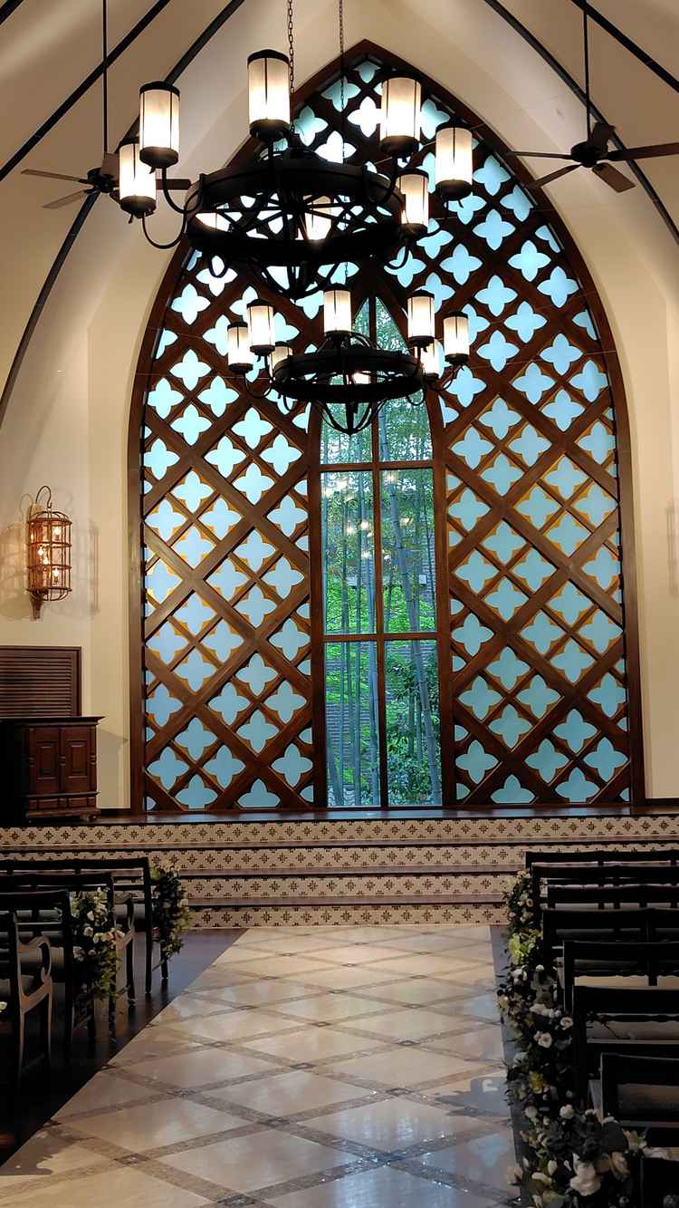 チャペル。かなり天井が高い。