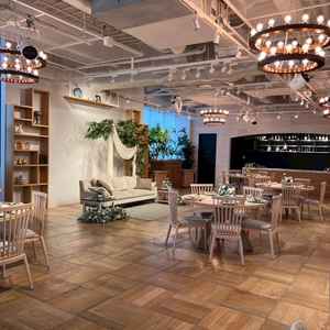 オープンキッチンがあり、天井も床もカジュアルな雰囲気だって、参加者が楽しめる空間になっていた。