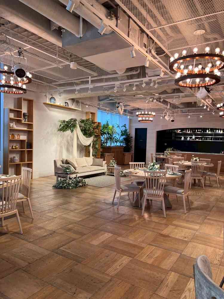 オープンキッチンがあり、天井も床もカジュアルな雰囲気だって、参加者が楽しめる空間になっていた。