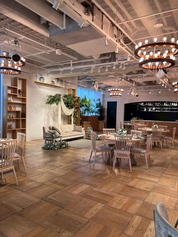 オープンキッチンがあり、天井も床もカジュアルな雰囲気だって、参加者が楽しめる空間になっていた。