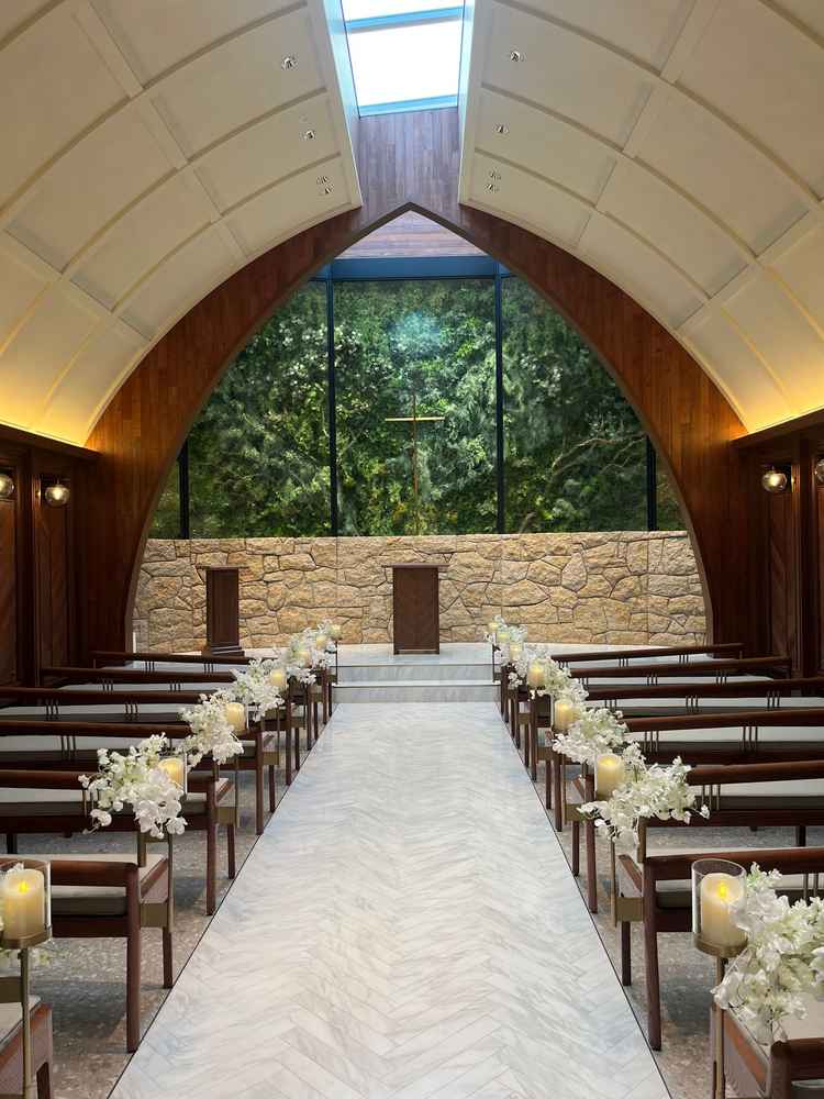 チャペルはリューアルしたこともあり綺麗でした。木の香りもよかったです。