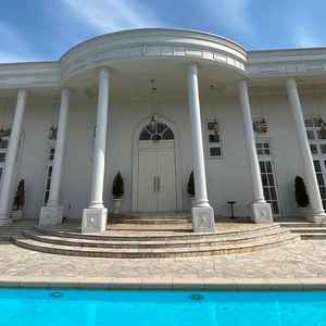 ホワイトハウスの会場の外観です。