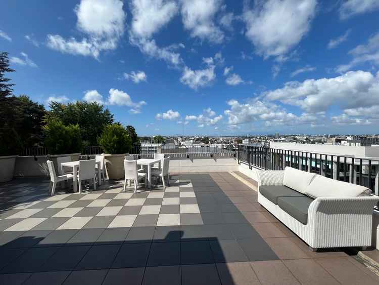 食事会会場候補。外のテラスも広々として、見晴らしが良かったです。