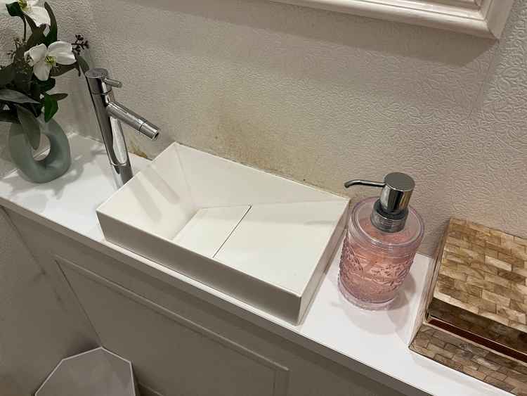 お借りしたお手洗い。清潔感あり可愛らしく、さすが式場という感じでした。中も広々していて使いやすい。