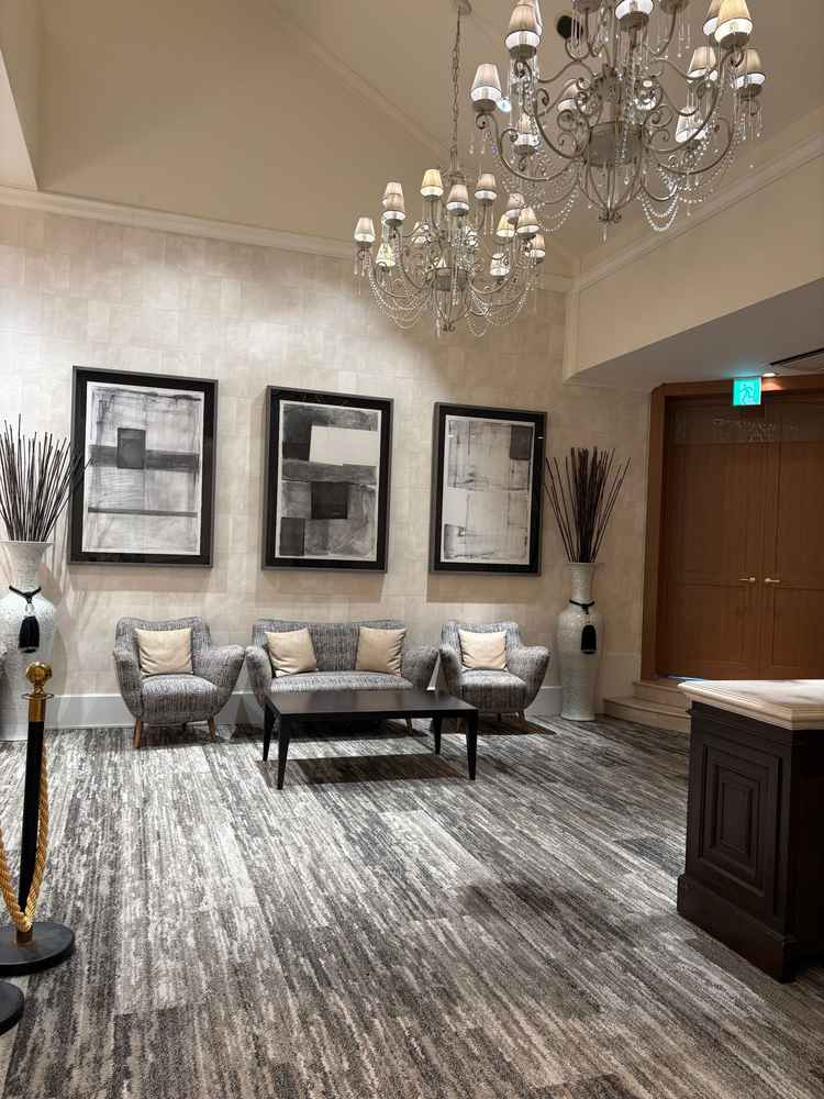 シックな印象の待合室でした。