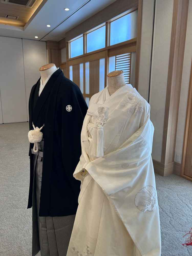 白無垢、紋付袴