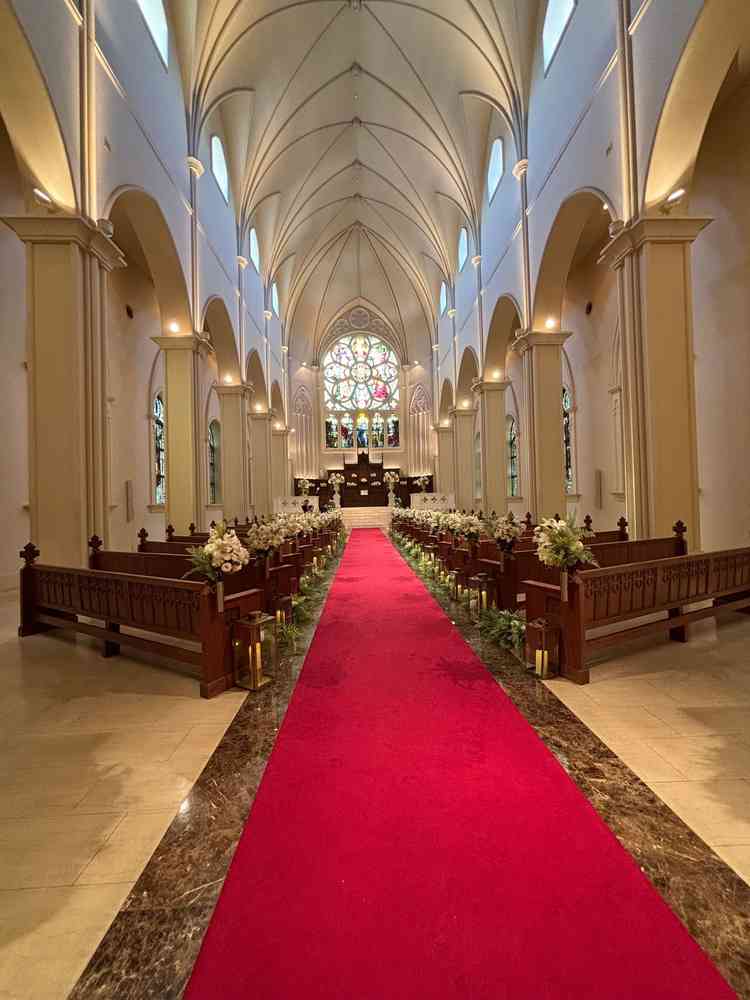 チャペルヒの扉が空いて見えた景色です。初めて見た時の感動は印象的でした。