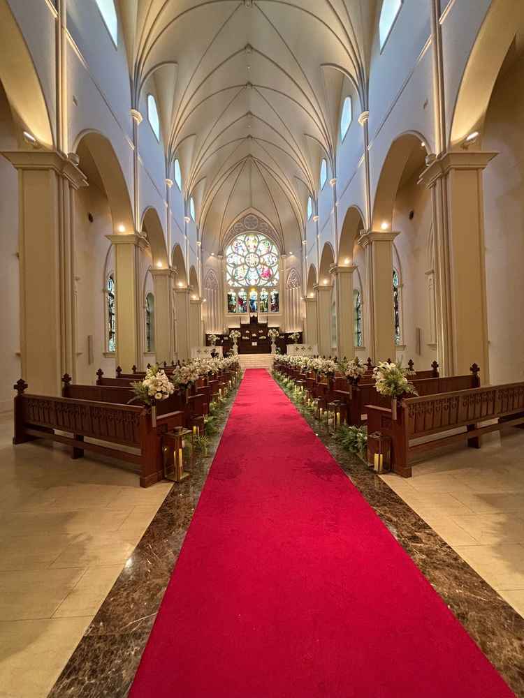 チャペルヒの扉が空いて見えた景色です。初めて見た時の感動は印象的でした。