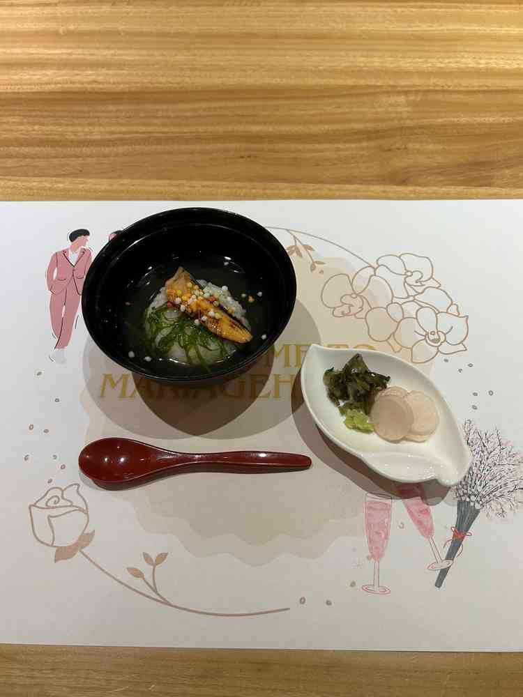 びわますのあんかけ茶漬け。地元の食材を使っている。