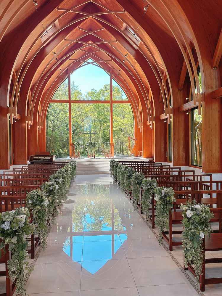 木の香りと、森の中の木漏れ日の雰囲気が綺麗だった。