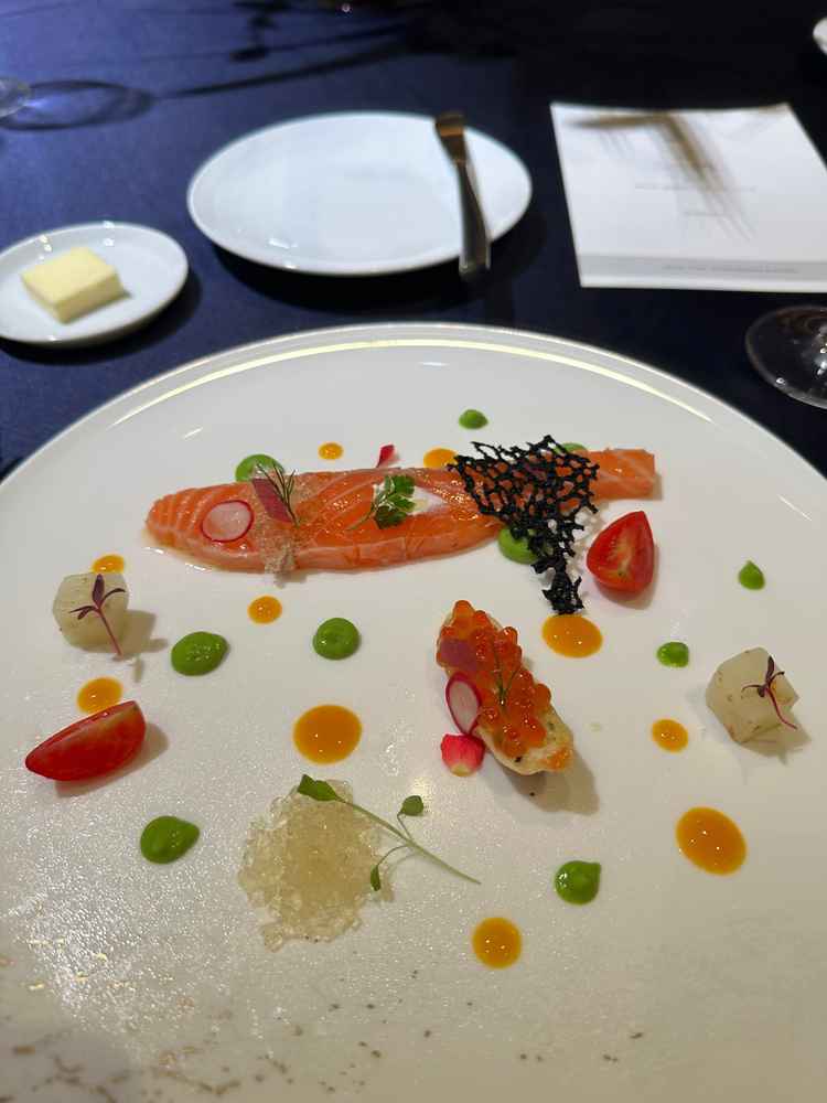 彩豊かな前菜です。魚料理は他に用意されていました。
