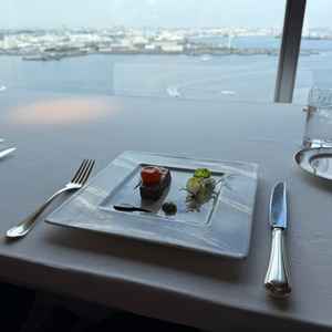 ご飯がとにかくおいしかったです！普通のフレンチでは味わえないような万人ウケするメニュー！