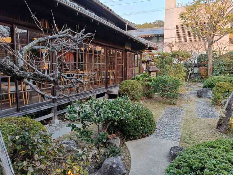 自然豊かな庭があり、フォトスポットとしても間違いないと感じました。