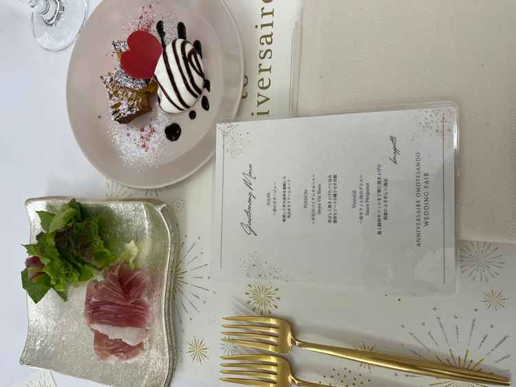 試食会の前菜とデザート　ドリンクはシャンパンをはじめとしたアルコールとノンアルのカクテルドリンク