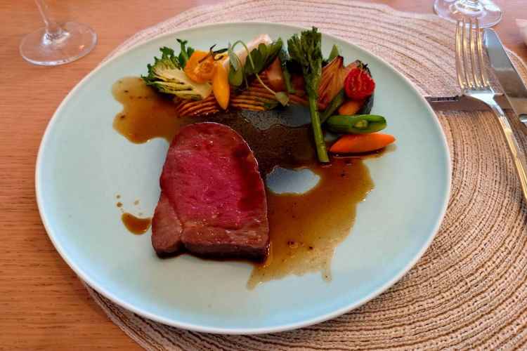 黒毛和牛のステーキ？ソテー？です。とっても美味しかったです。