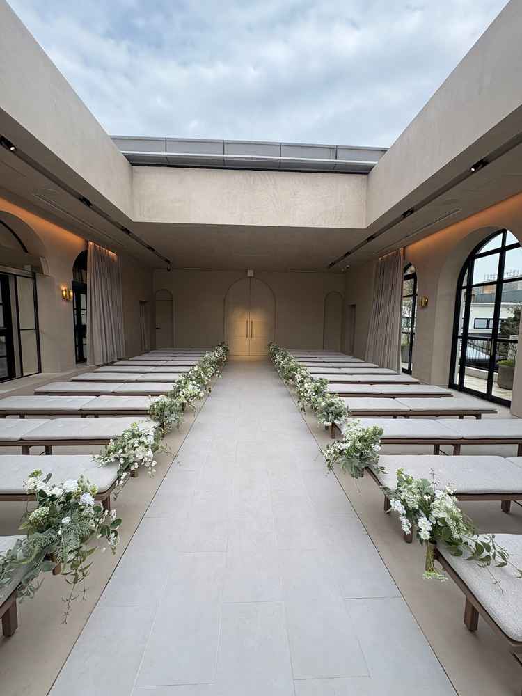 チャペルの天井が開くのは初めてみました。