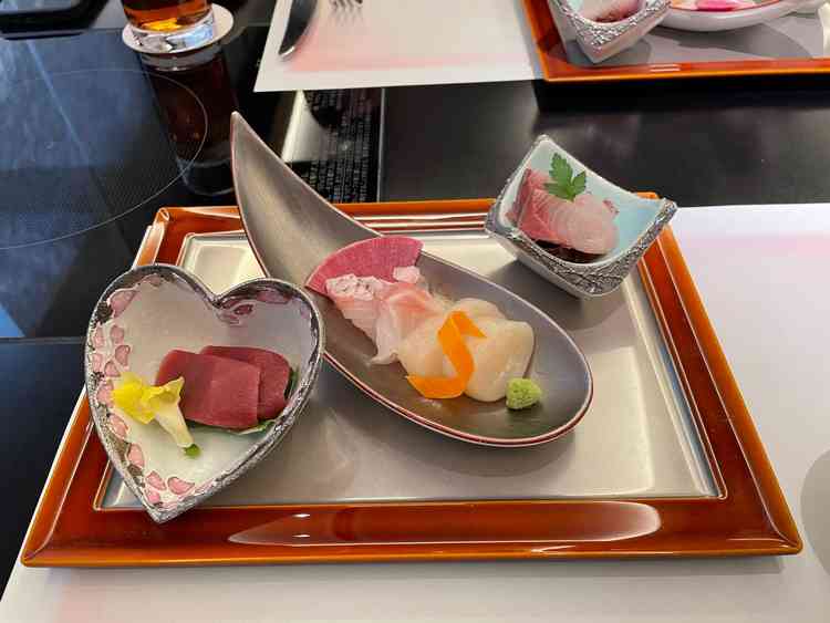 料理。おつくり。美味しかったです。